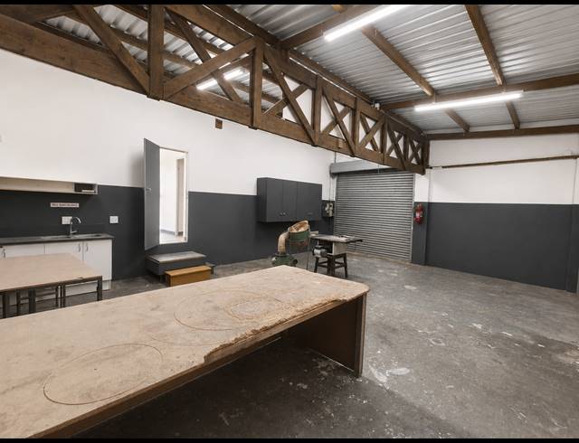 88M² WORKSHOP TO LET IN ARCADIA